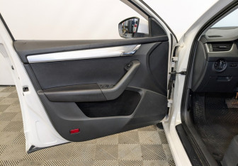 Подержанный автомобиль Skoda Octavia Liftback 2013 года (18 фото)