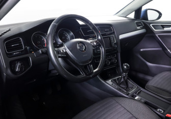 Подержанный автомобиль Volkswagen Golf Hatchback 2014 года (14 фото)