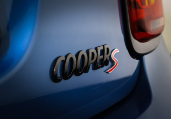 Подержанный автомобиль MINI Hatch 2021 года (21 фото)