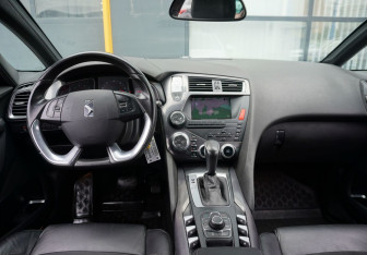 Подержанный автомобиль Citroen DS5 2012 года (14 фото)