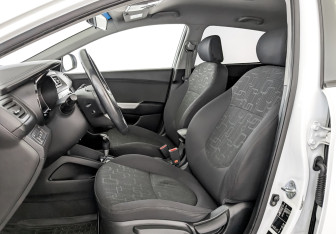 Подержанный автомобиль Kia Rio Hatchback 2014 года (20 фото)