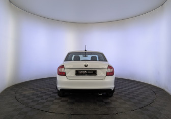Подержанный автомобиль Skoda Rapid Liftback 2019 года (6 фото)