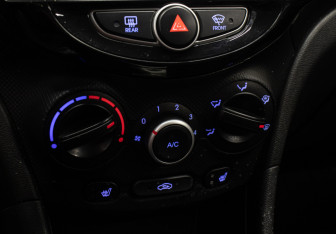 Подержанный автомобиль Hyundai Solaris Sedan 2011 года (19 фото)