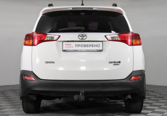 Подержанный автомобиль Toyota RAV4 2013 года (6 фото)