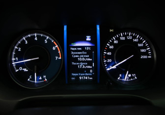 Подержанный автомобиль Toyota Fortuner 2021 года (11 фото)