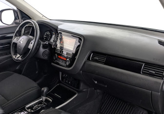 Подержанный автомобиль Mitsubishi Outlander 2019 года (13 фото)