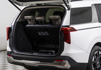 Подержанный автомобиль Kia Carnival 2025 года (25 фото)