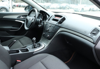 Подержанный автомобиль Opel Insignia Liftback 2013 года (9 фото)