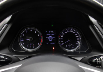 Подержанный автомобиль Hyundai Sonata 2020 года (13 фото)