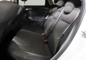 Подержанный автомобиль Ford Focus Sedan 2013 года (12 фото)
