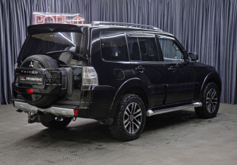 Подержанный автомобиль Mitsubishi Pajero 2012 года (5 фото)
