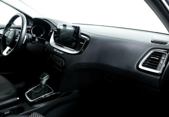 Подержанный автомобиль Kia Ceed Hatchback 2022 года (9 фото)