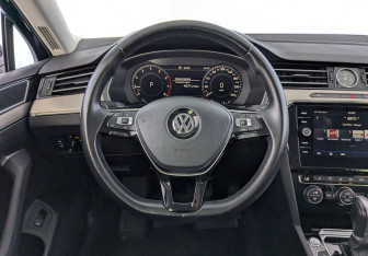 Подержанный автомобиль Volkswagen Passat Sedan 2018 года (26 фото)