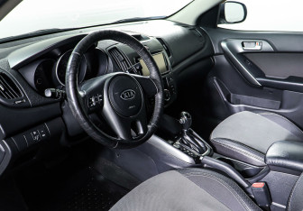 Подержанный автомобиль Kia Cerato Sedan 2012 года (11 фото)