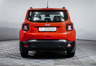 Подержанный автомобиль Jeep Renegade 2018 года (6 фото)
