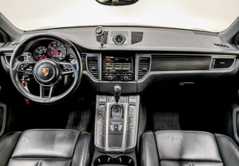 Подержанный автомобиль Porsche Macan 2015 года (14 фото)