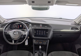 Подержанный автомобиль Volkswagen Tiguan 2018 года (14 фото)