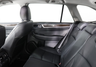 Подержанный автомобиль Subaru Outback Wagon 2017 года (12 фото)