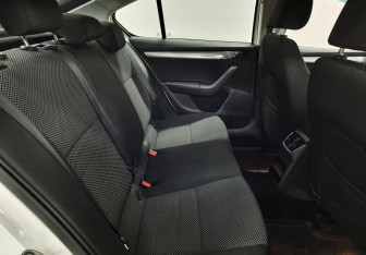 Подержанный автомобиль Skoda Octavia Liftback 2013 года (12 фото)