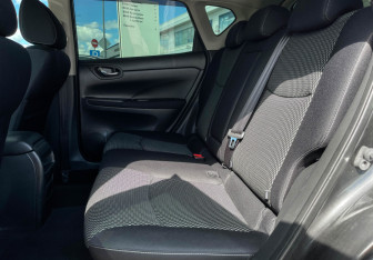 Подержанный автомобиль Nissan Tiida Hatchback 2015 года (10 фото)