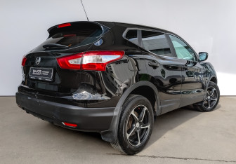Подержанный автомобиль Nissan Qashqai 2014 года (5 фото)