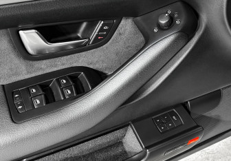 Подержанный автомобиль Audi A8 2007 года (26 фото)