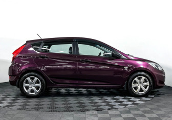 Подержанный автомобиль Hyundai Solaris Hatchback 2012 года (4 фото)