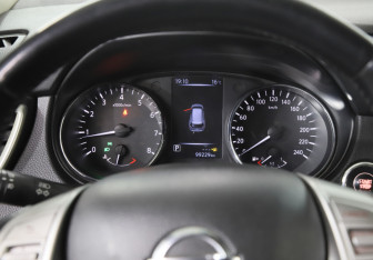 Подержанный автомобиль Nissan X-Trail 2018 года (11 фото)