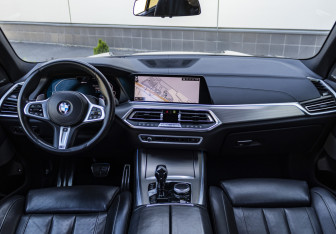 Подержанный автомобиль BMW X5 2019 года (13 фото)