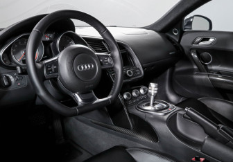 Подержанный автомобиль Audi R8 Coupe 2008 года (14 фото)