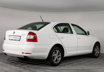 Подержанный автомобиль Skoda Octavia Liftback 2011 года (3 фото)