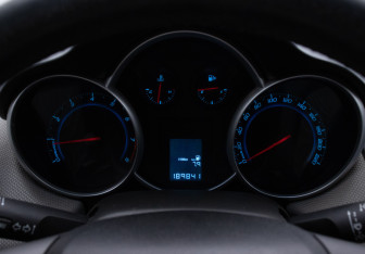 Подержанный автомобиль Chevrolet Cruze Hatchback 2012 года (12 фото)