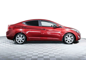 Подержанный автомобиль Hyundai Elantra Sedan 2012 года (4 фото)