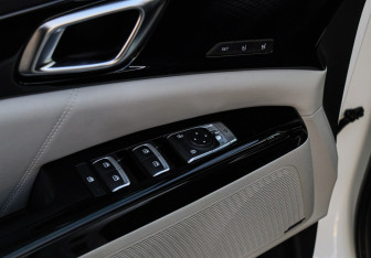 Подержанный автомобиль Kia Carnival 2021 года (25 фото)