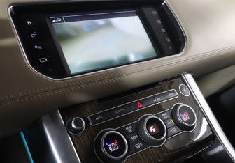 Подержанный автомобиль Land Rover Range Rover Sport 2015 года (21 фото)