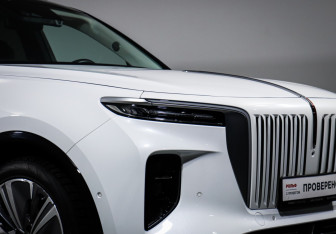 Подержанный автомобиль Hongqi E-HS9 2021 года (16 фото)