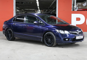 Подержанный автомобиль Honda Civic Sedan 2010 года (3 фото)