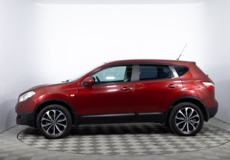 Подержанный автомобиль Nissan Qashqai 2010 года (8 фото)