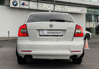 Подержанный автомобиль Skoda Octavia Liftback 2012 года (6 фото)