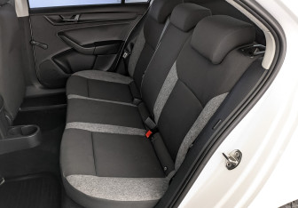 Подержанный автомобиль Skoda Rapid Liftback 2021 года (18 фото)