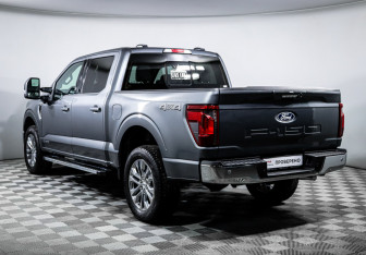 Подержанный автомобиль Ford F-150 2024 года (7 фото)