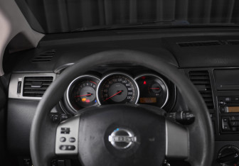 Подержанный автомобиль Nissan Tiida Hatchback 2007 года (12 фото)