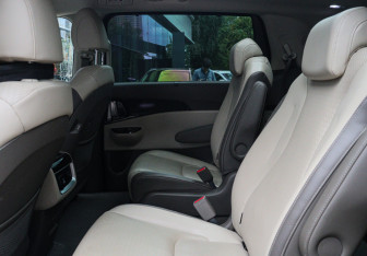 Подержанный автомобиль Kia Carnival 2020 года (8 фото)