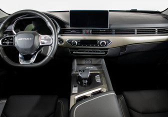 Подержанный автомобиль Jetour X70 2024 года (13 фото)