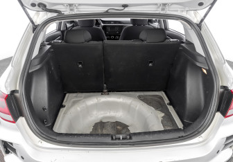 Подержанный автомобиль Kia Rio Hatchback 2021 года (10 фото)