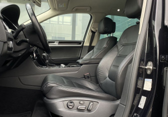 Подержанный автомобиль Volkswagen Touareg 2015 года (19 фото)