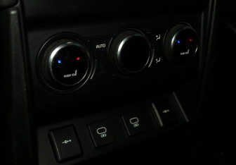 Подержанный автомобиль Land Rover Defender Suv 2020 года (11 фото)