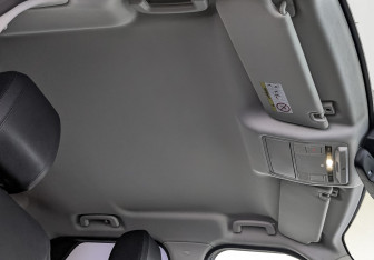Подержанный автомобиль Land Rover Discovery 2017 года (23 фото)
