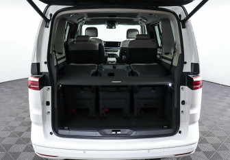 Подержанный автомобиль Volkswagen Multivan 2022 года (25 фото)