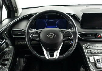 Подержанный автомобиль Hyundai Santa Fe 2022 года (8 фото)